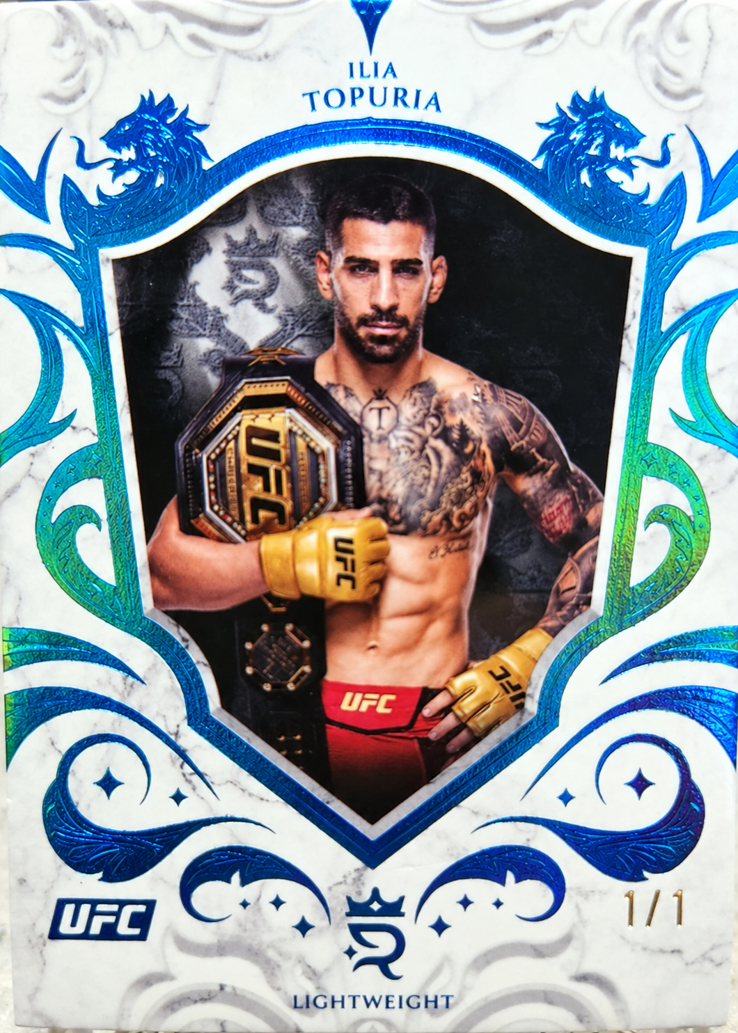 Recreación con IA de 2025 Topps Royalty UFC Platinum Ilia Topuria #97 /1