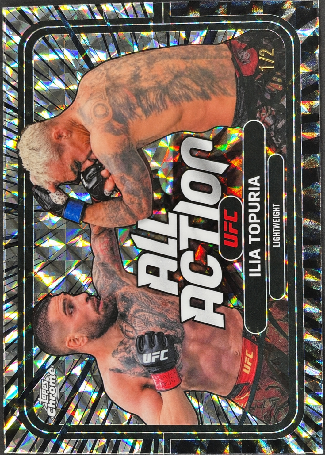 Recreación con IA de 2026 Topps Chrome UFC Black Geometric Refractor Ilia Topuria #AA-1 /2